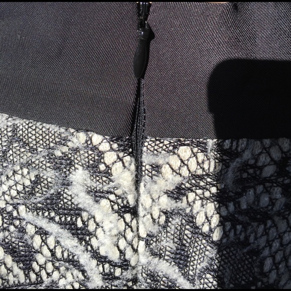 JULIEN PARIS WOOL LACE DESIGN SKIRT - Picture 5 of 7